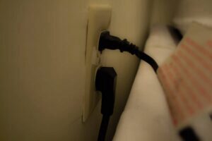 Bed power plugs