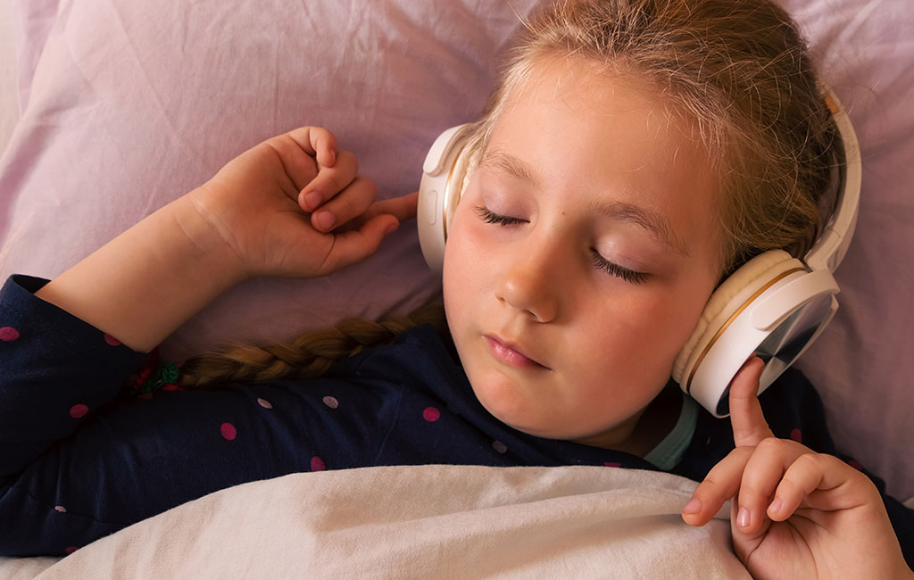 young girl sleeping with headphones 1025x650 1
