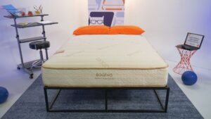 saatva memory foam hybrid hero