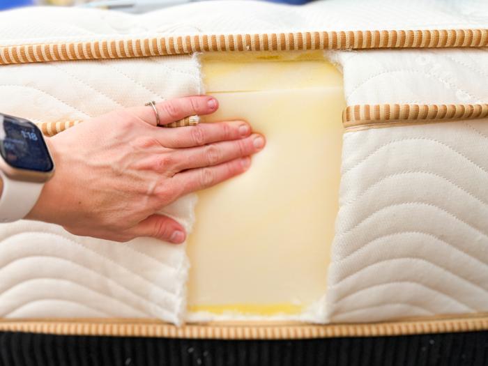 construction of the saatva classic mattress 2