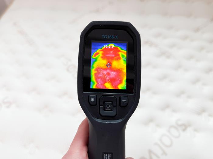 thermal imaging of the saatva classic mattress after being rested on