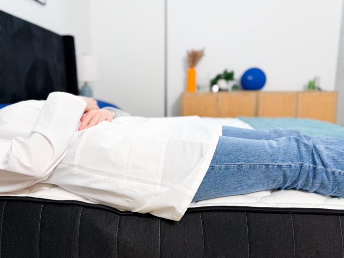 back sleeping full body edge support test of the titan core plus mattress