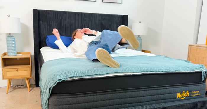switch test on the nolah evolution luxury firm mattress 2