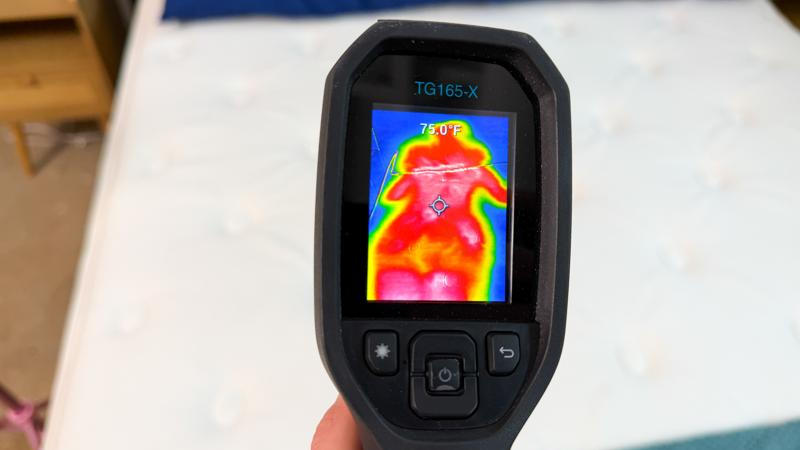 thermal imaging of the winkbed luxury firm mattress after being rested on 3