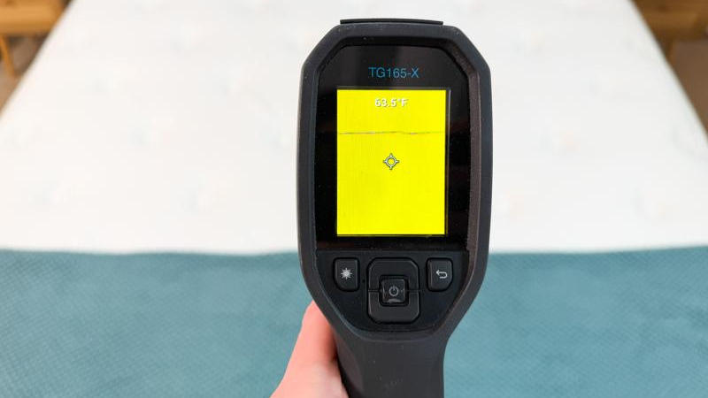 thermal imaging of the winkbed luxury firm mattress before being rested on 2