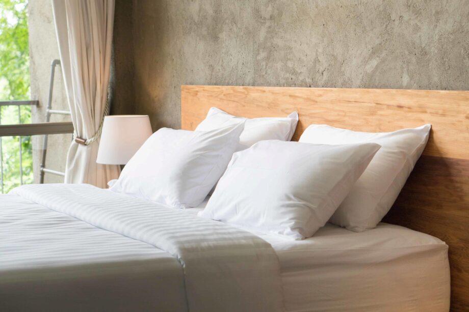king size bed pillow arrangement